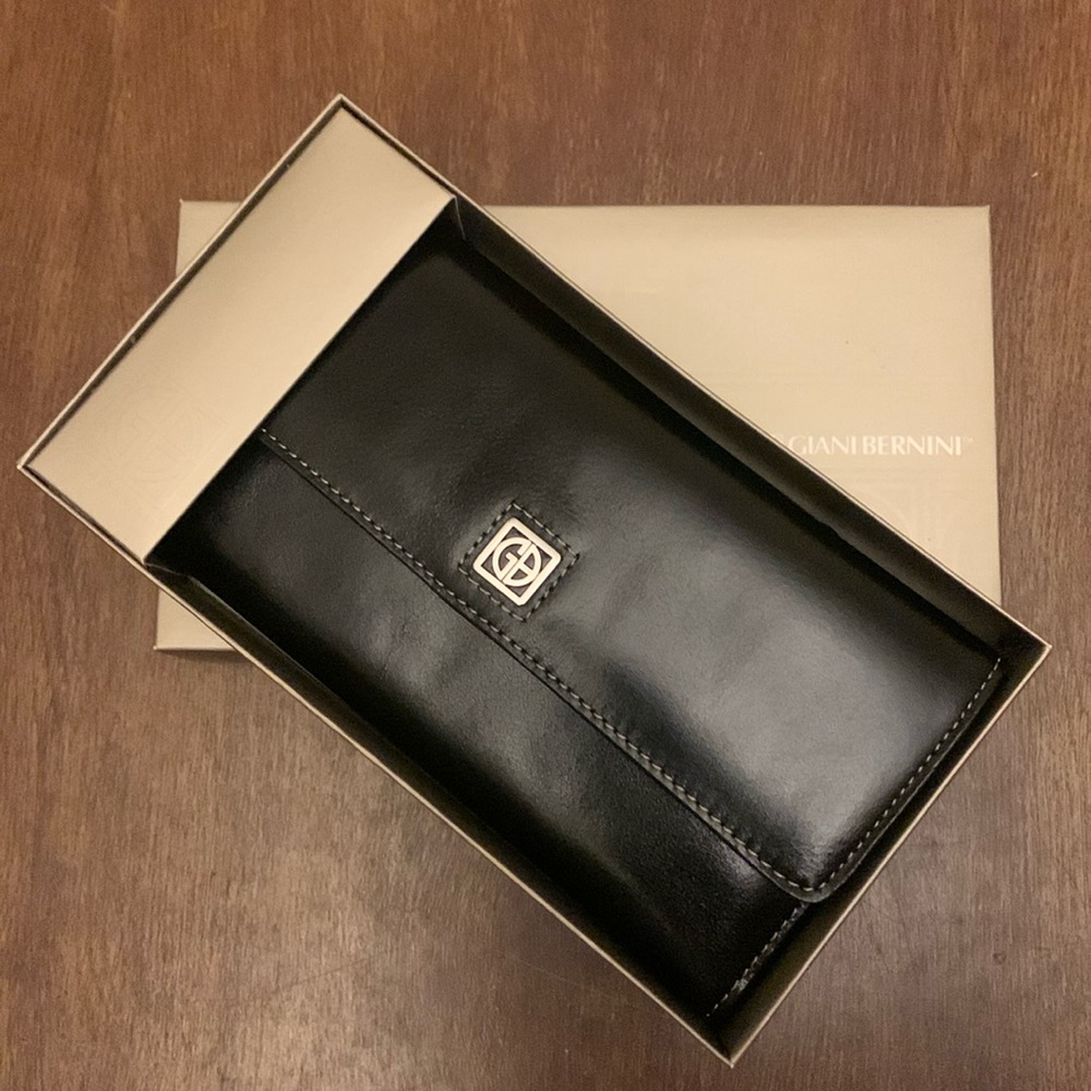 NWT & box Giani Bernini Black Wallet